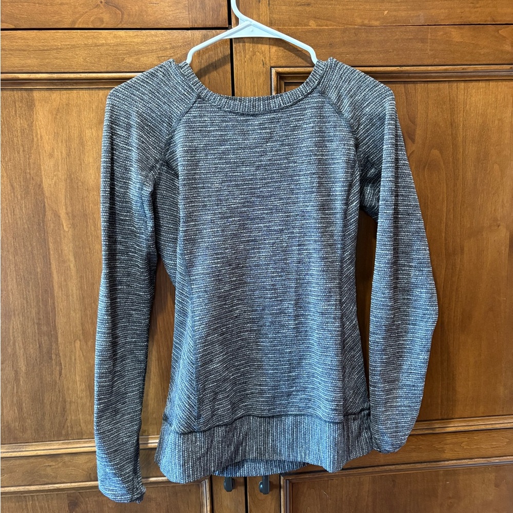 Lululemon Long Sleeve ~ size 6